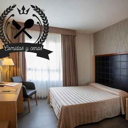 Hotel Salvevir Ехеа-де-лос-Кабальєрос Екстер'єр фото