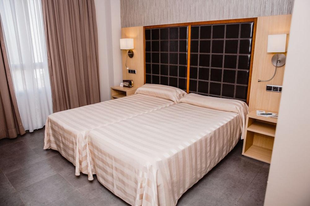 Hotel Salvevir Ехеа-де-лос-Кабальєрос Екстер'єр фото